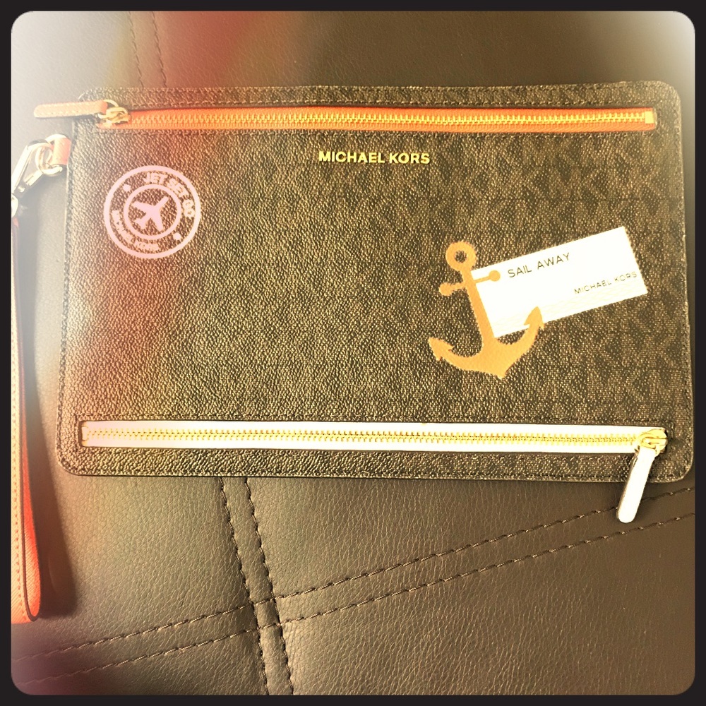 NWOT Leather wristlet Michael by Michael Kors